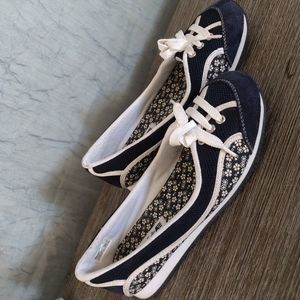 Adorable Floral AE Slip on Sneaker Flats 8.5